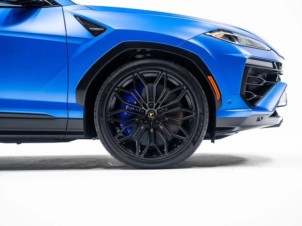 2025 Lamborghini Urus SE - Image 11 of 31