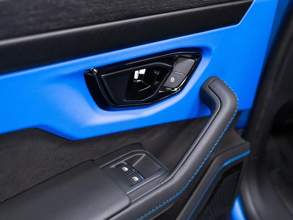 2025 Lamborghini Urus SE - Image 29 of 31
