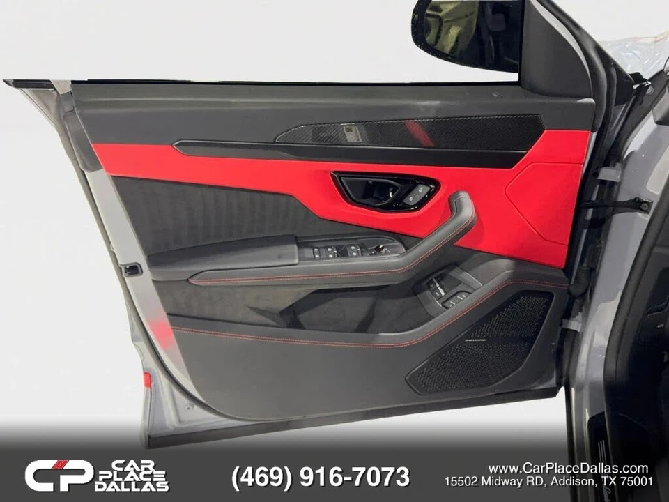 2025 Lamborghini Urus SE - Image 17 of 31