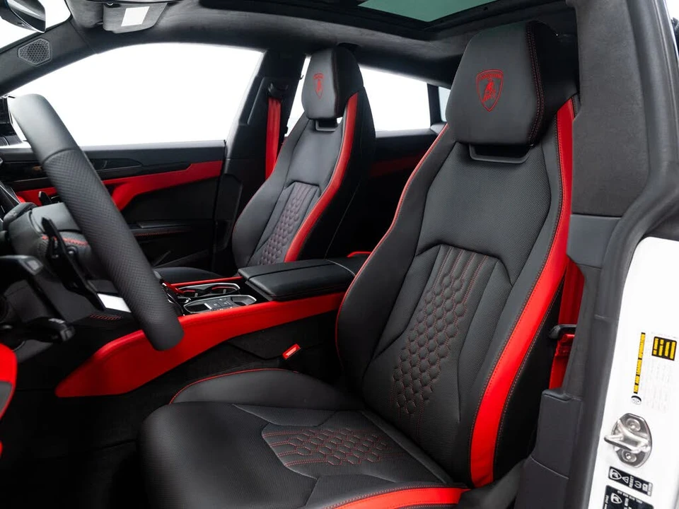 2025 Lamborghini Urus SE - Image 15 of 31