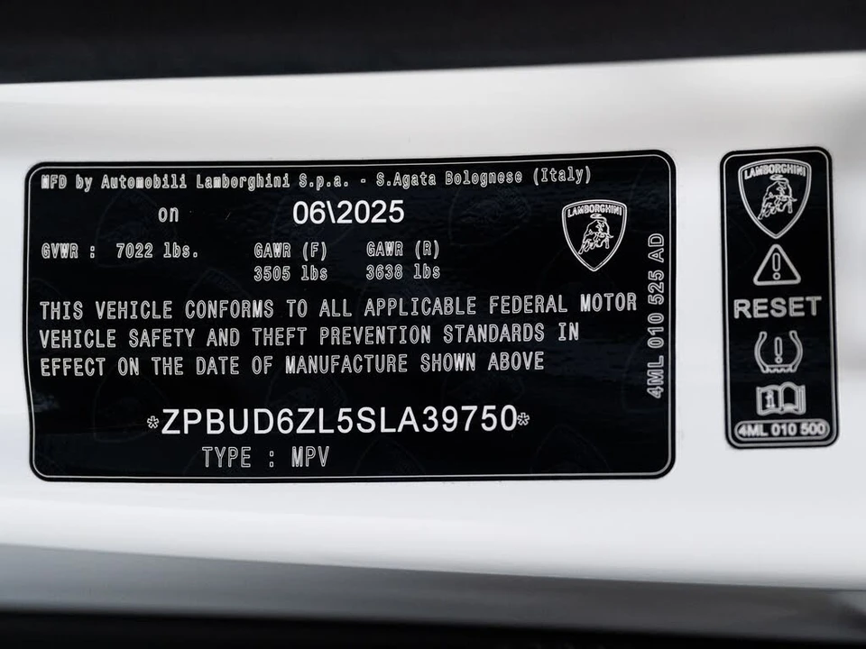 2025 Lamborghini Urus SE - Image 23 of 31