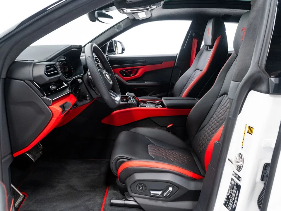2025 Lamborghini Urus SE - Image 14 of 31
