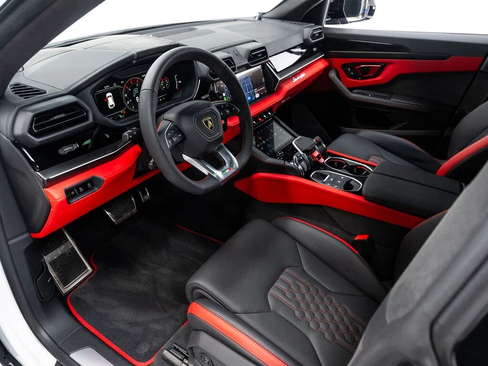 2025 Lamborghini Urus SE - Image 13 of 31