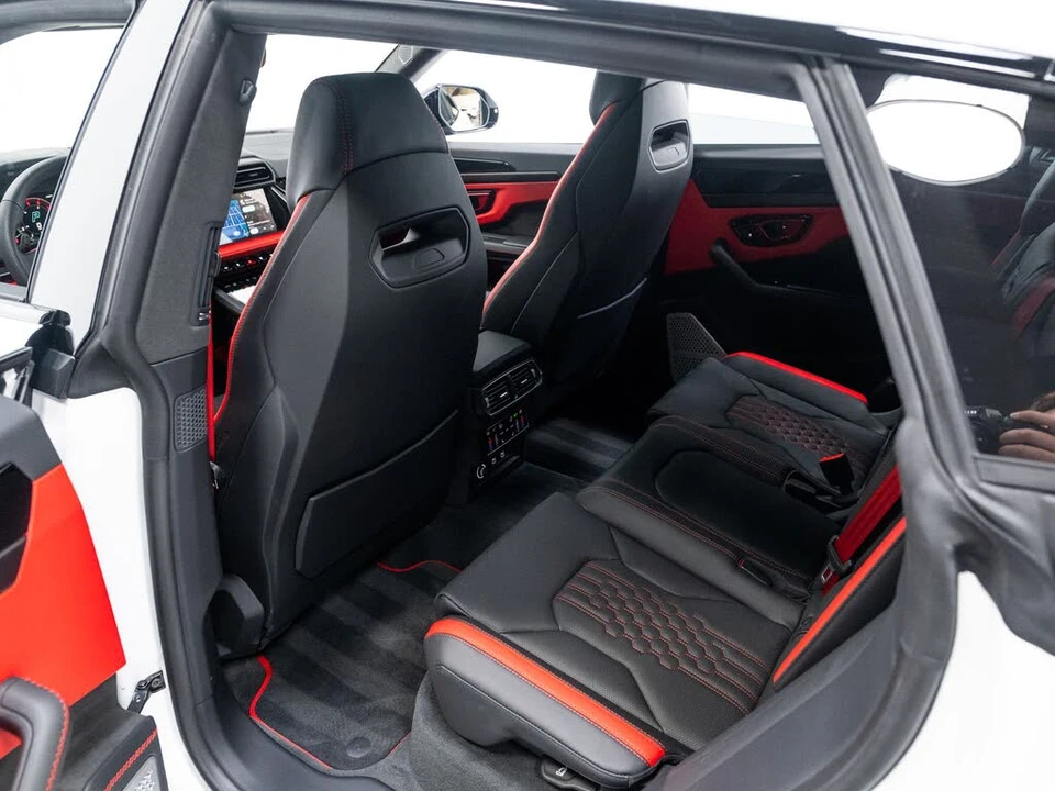 2025 Lamborghini Urus SE - Image 24 of 31