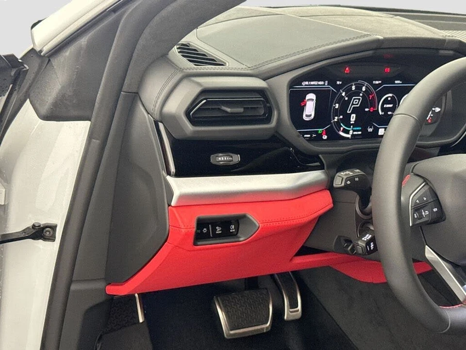2025 Lamborghini Urus SE - Image 10 of 31