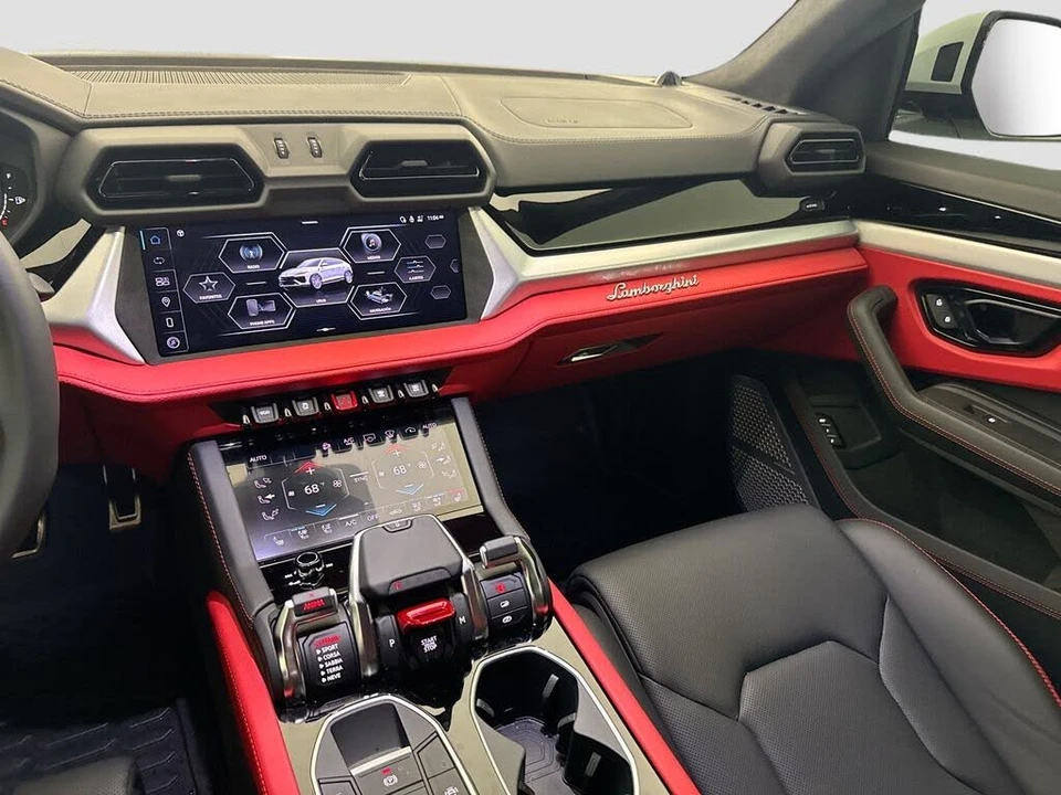 2025 Lamborghini Urus SE - Image 25 of 31