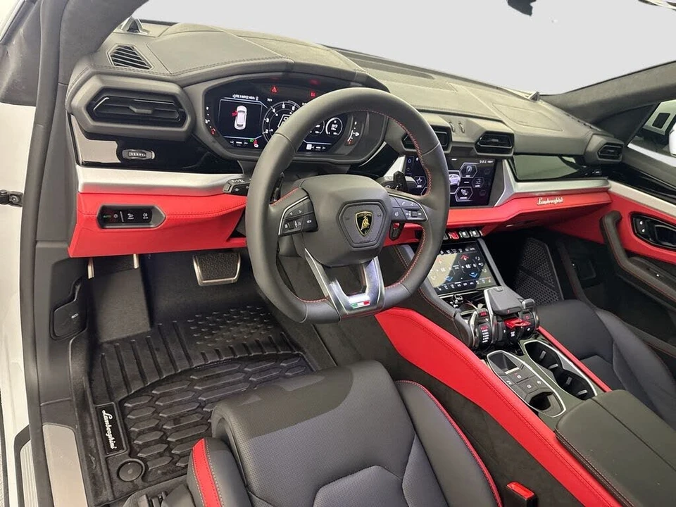 2025 Lamborghini Urus SE - Image 9 of 31