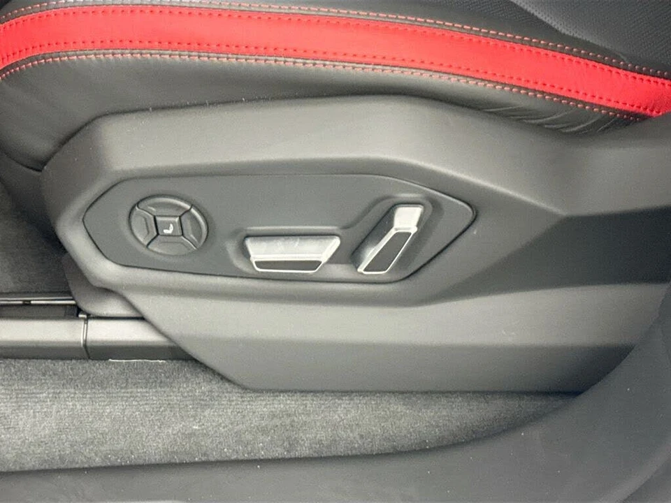 2025 Lamborghini Urus SE - Image 21 of 31