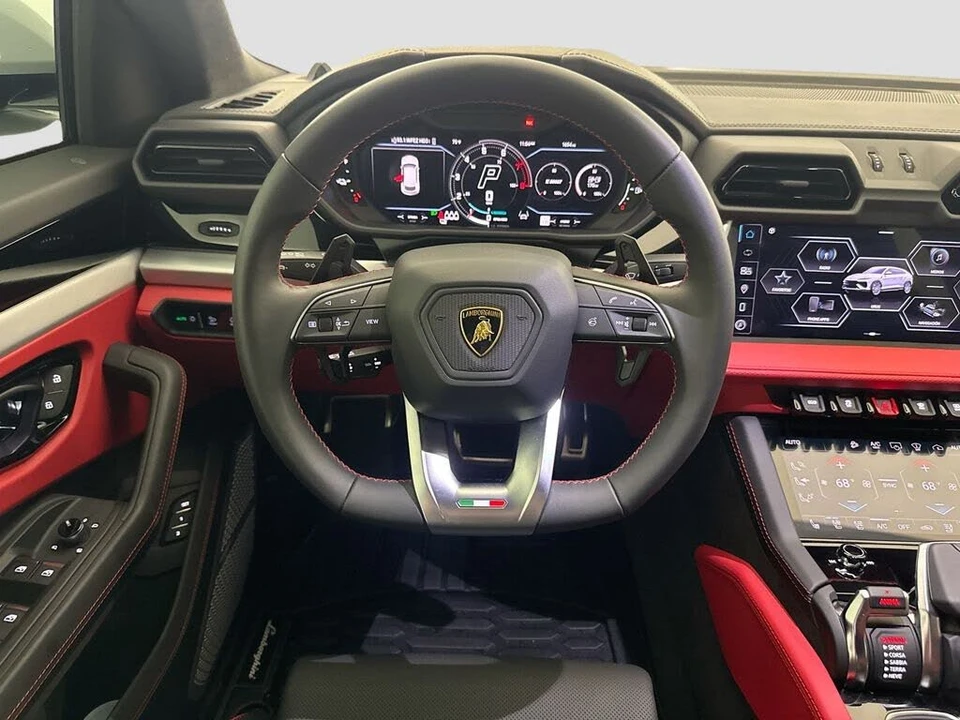 2025 Lamborghini Urus SE - Image 24 of 31