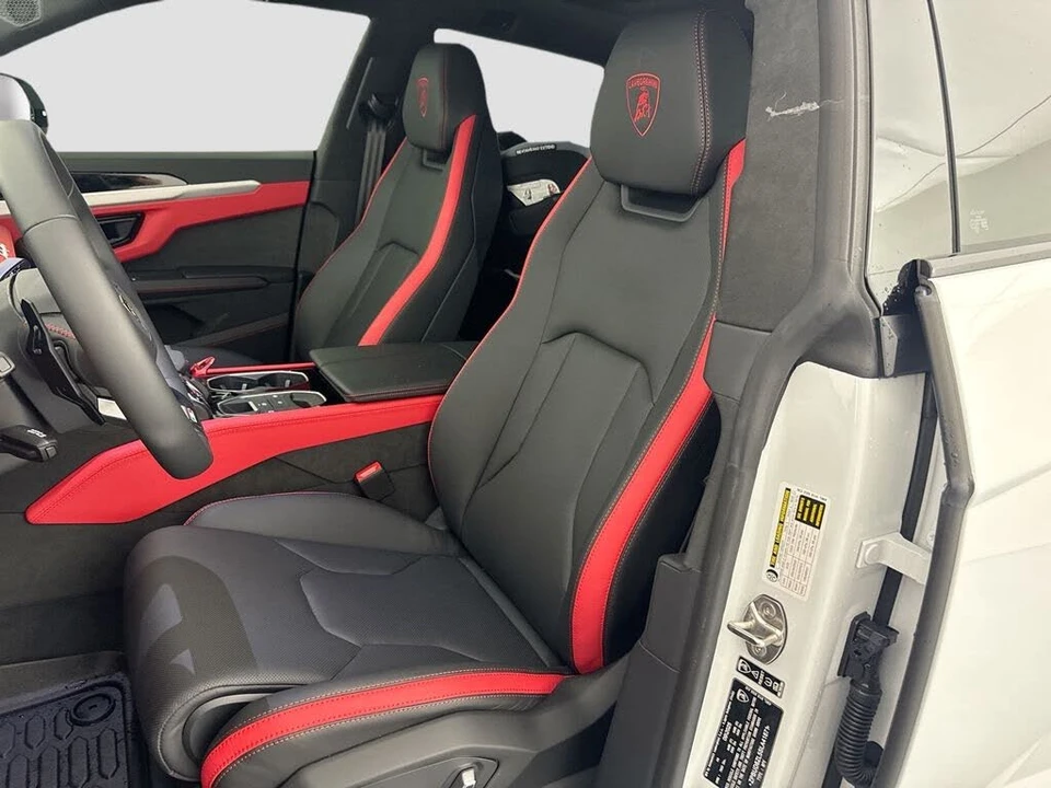 2025 Lamborghini Urus SE - Image 22 of 31