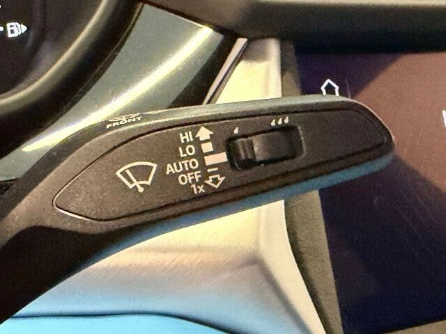 2025 Lamborghini Urus SE - Image 25 of 31