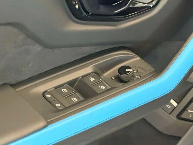 2025 Lamborghini Urus SE - Image 16 of 31