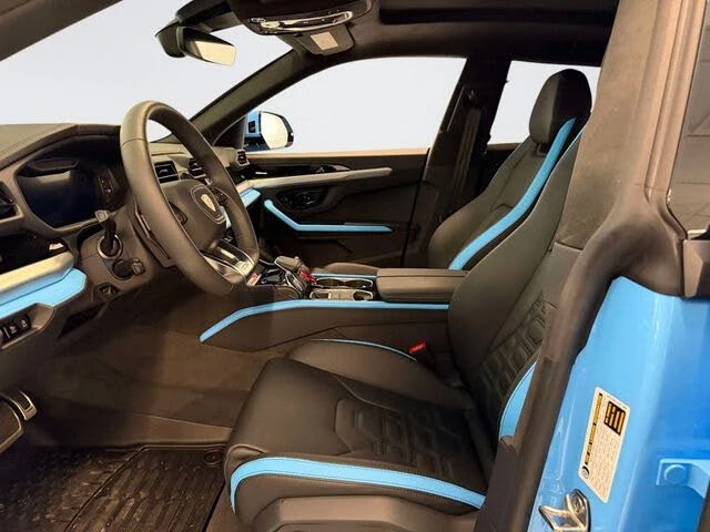 2025 Lamborghini Urus SE - Image 17 of 31
