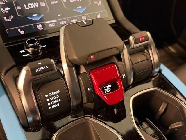 2025 Lamborghini Urus SE - Image 31 of 31