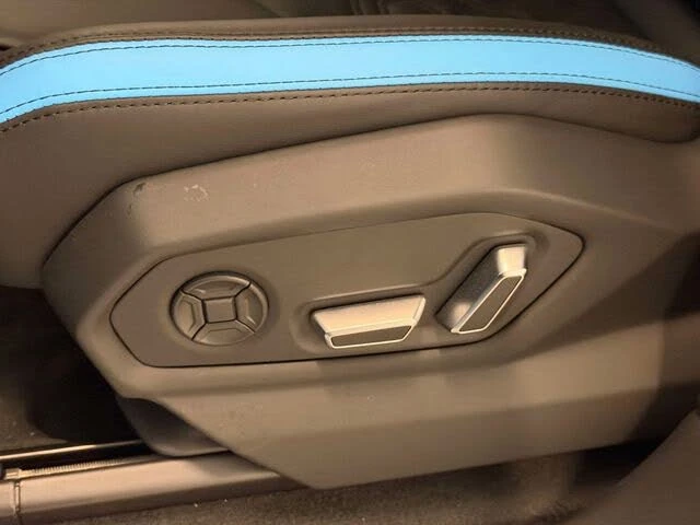 2025 Lamborghini Urus SE - Image 19 of 31