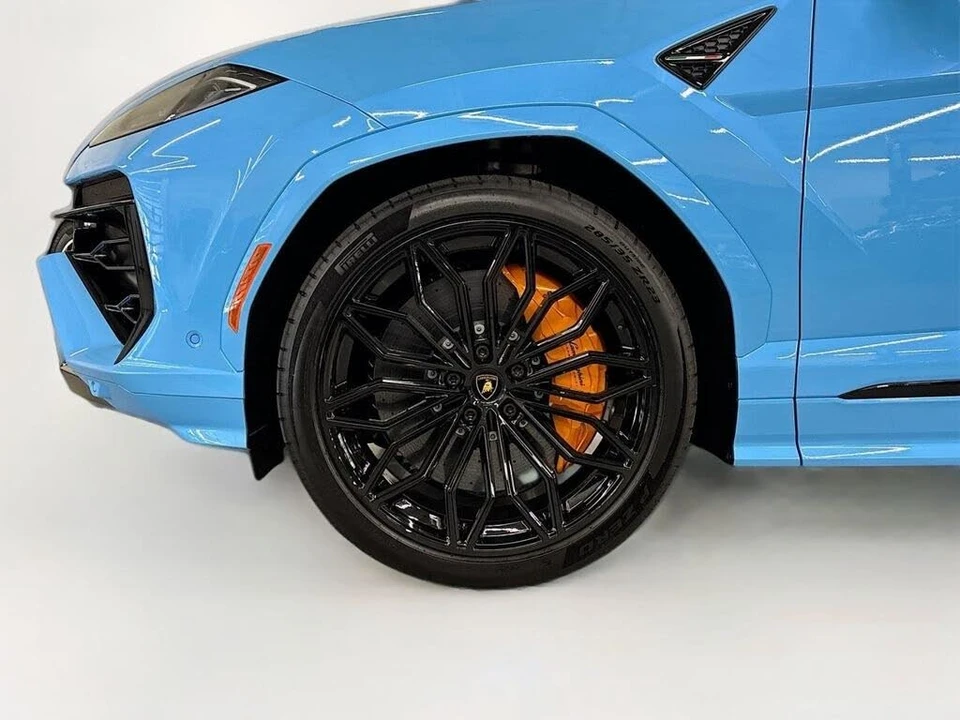 2025 Lamborghini Urus SE - Image 28 of 31