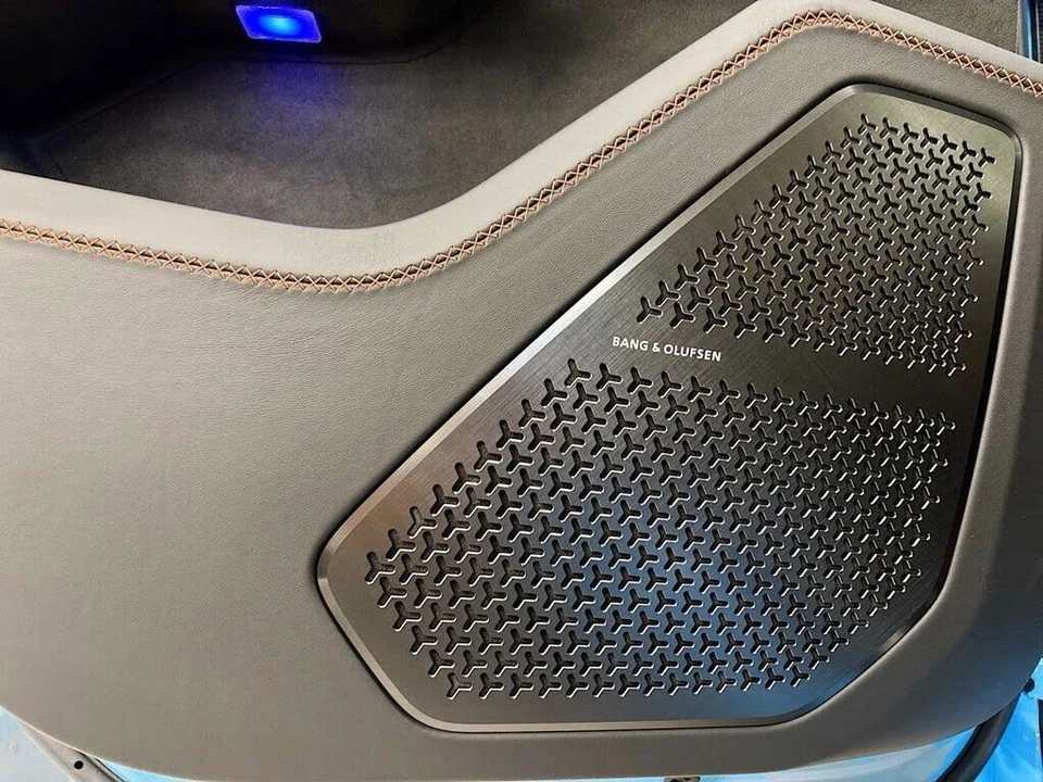 2025 Lamborghini Urus SE - Image 24 of 31