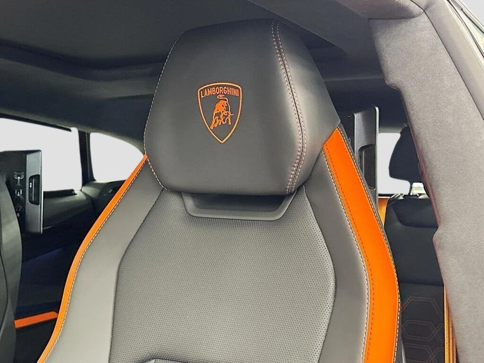 2025 Lamborghini Urus SE - Image 20 of 31