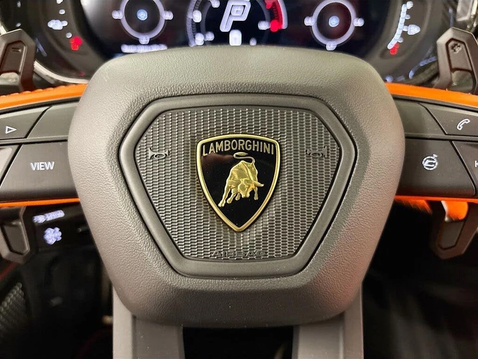 2025 Lamborghini Urus SE - Image 14 of 31
