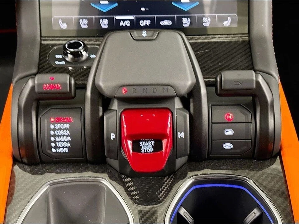 2025 Lamborghini Urus SE - Image 13 of 31