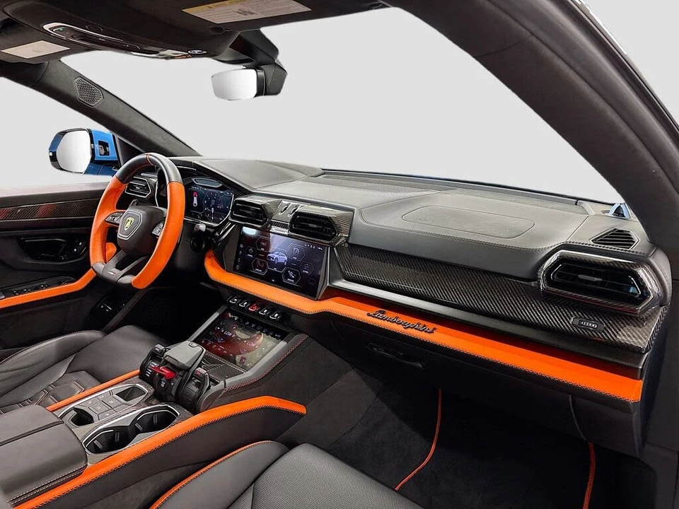 2025 Lamborghini Urus SE - Image 18 of 31