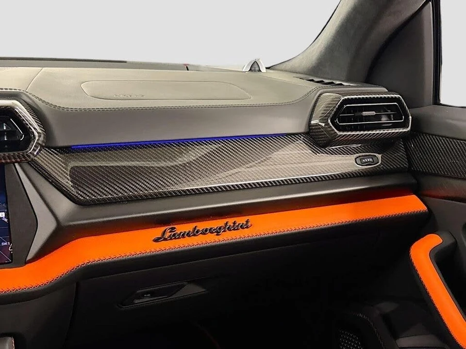 2025 Lamborghini Urus SE - Image 23 of 31
