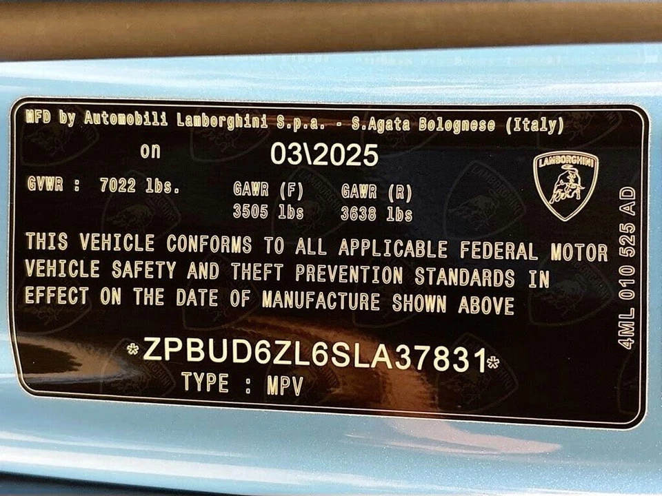 2025 Lamborghini Urus SE - Image 29 of 31