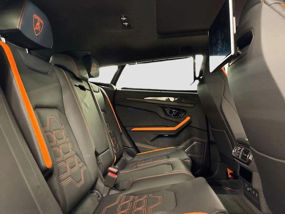 2025 Lamborghini Urus SE - Image 16 of 31