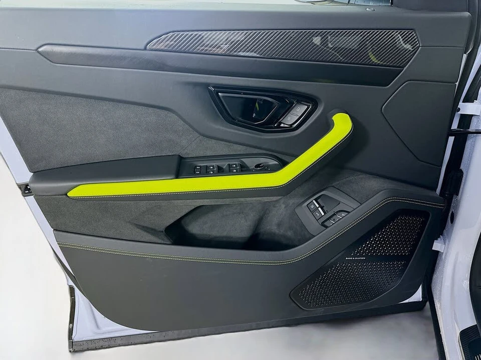 2025 Lamborghini Urus SE - Image 17 of 31