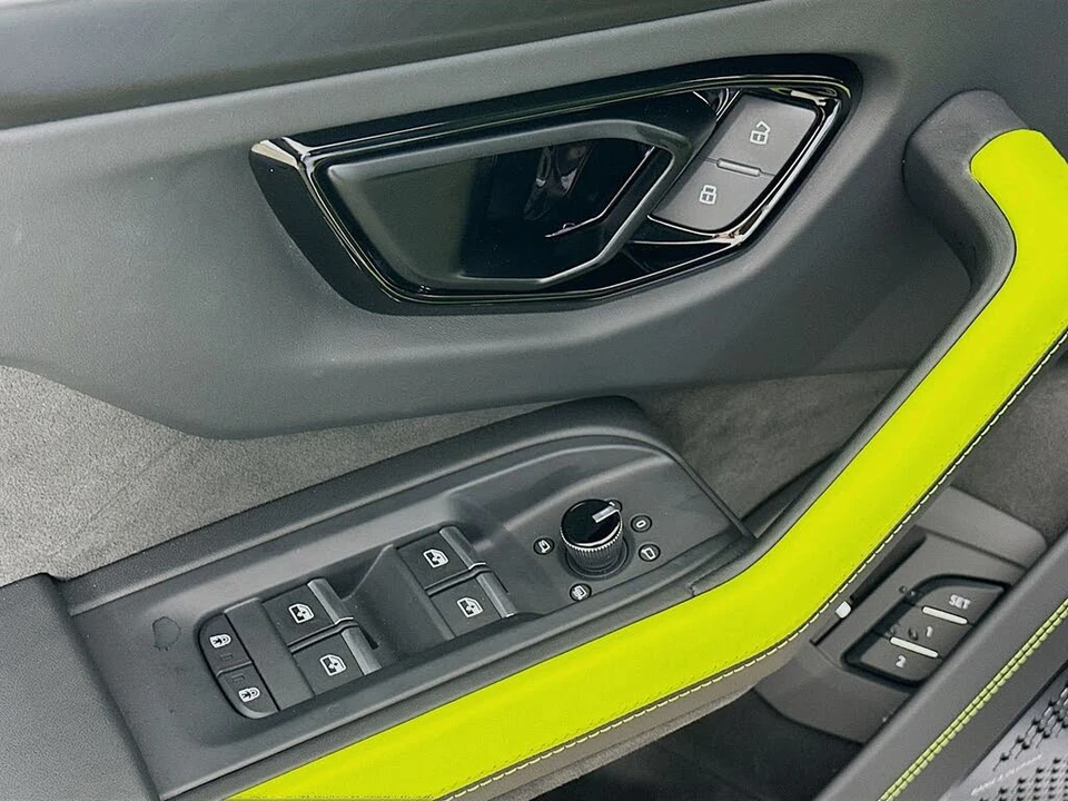 2025 Lamborghini Urus SE - Image 18 of 31