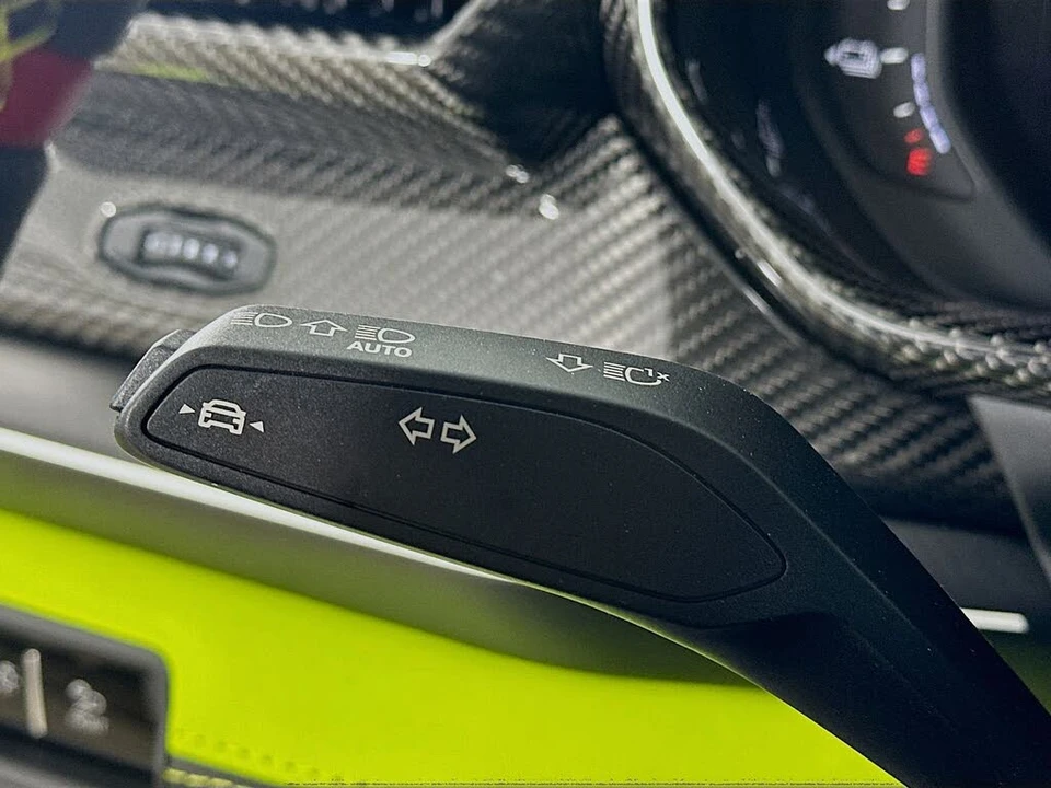 2025 Lamborghini Urus SE - Image 21 of 31