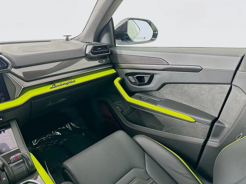 2025 Lamborghini Urus SE - Image 24 of 31