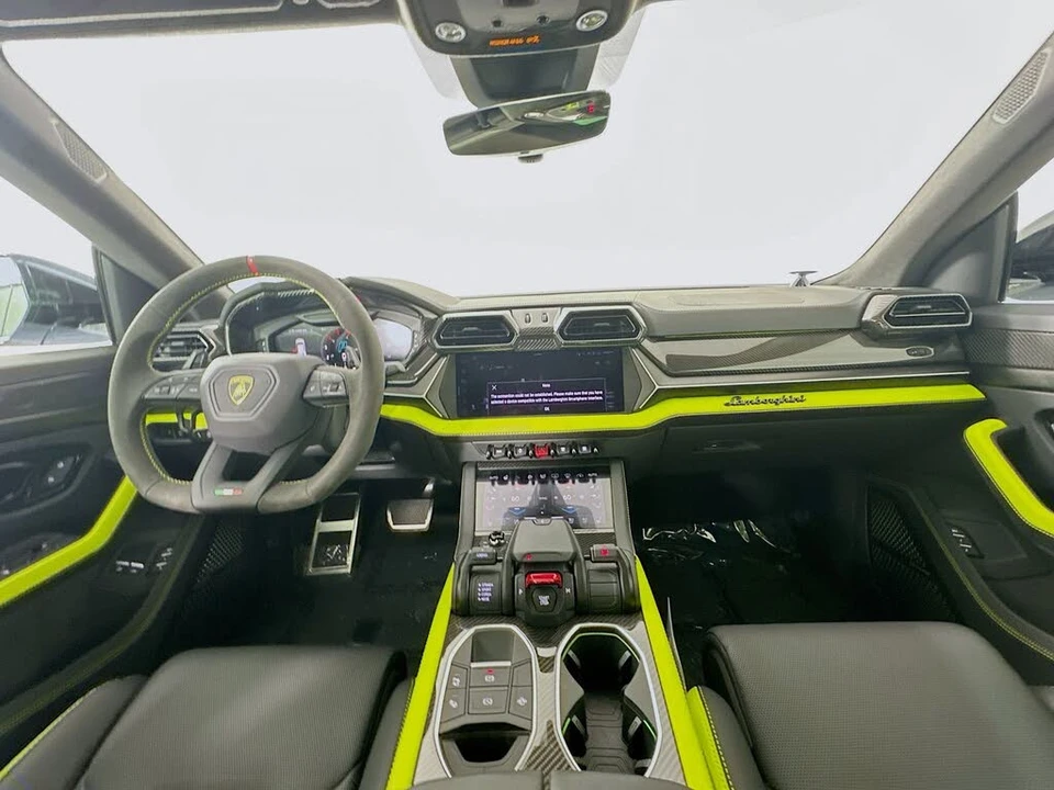 2025 Lamborghini Urus SE - Image 15 of 31