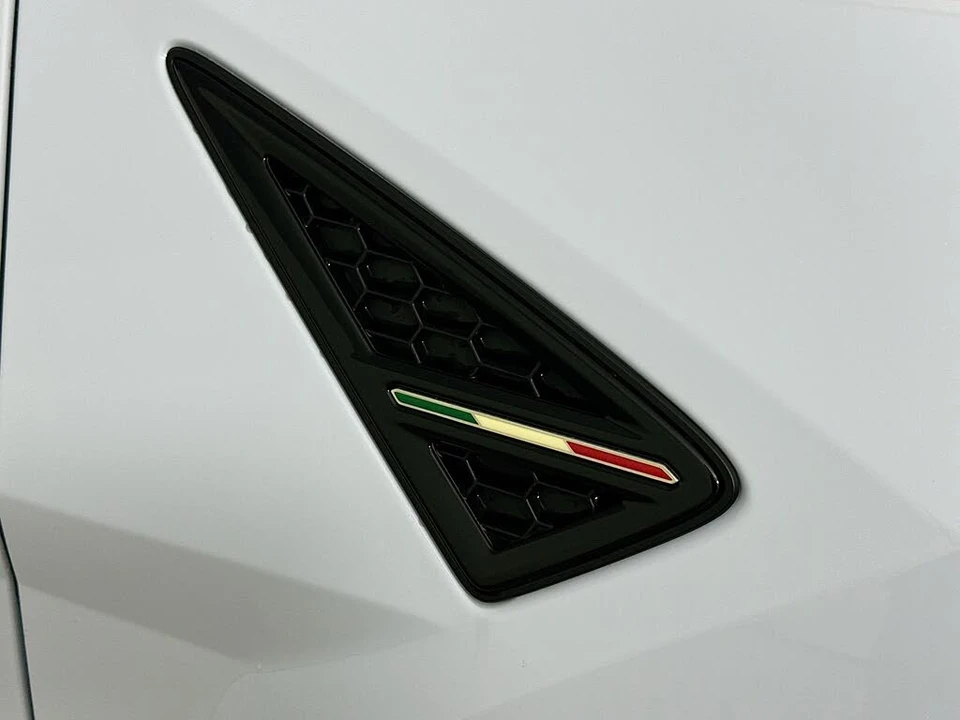2025 Lamborghini Urus SE - Image 9 of 31