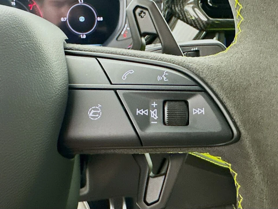 2025 Lamborghini Urus SE - Image 20 of 31
