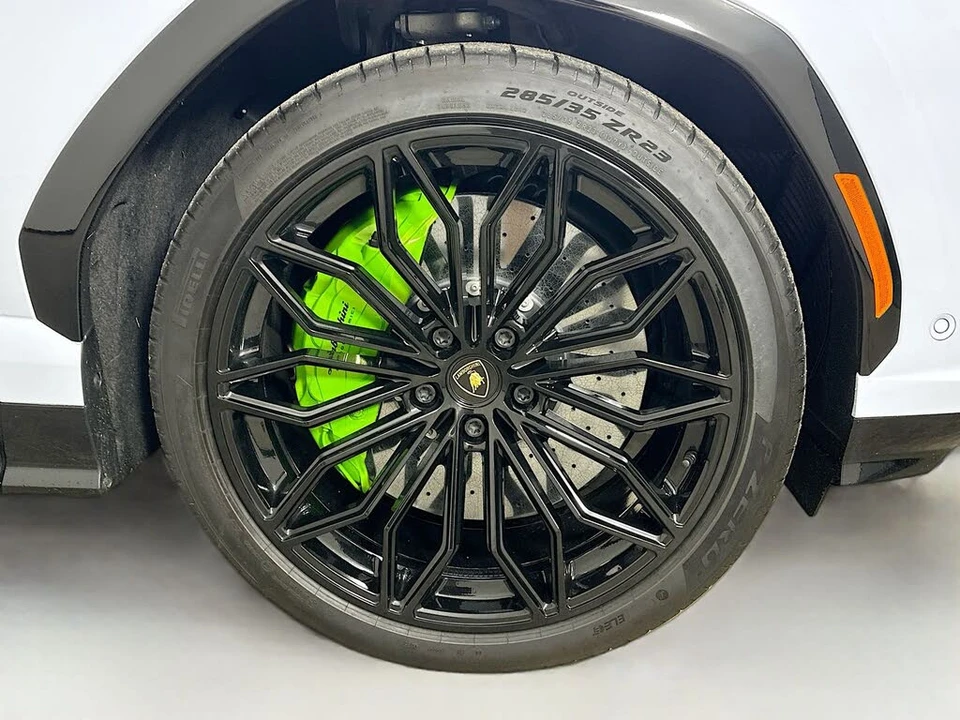 2025 Lamborghini Urus SE - Image 11 of 31