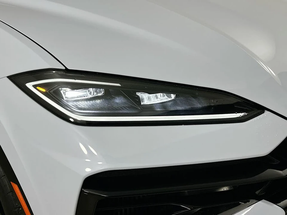 2025 Lamborghini Urus SE - Image 10 of 31
