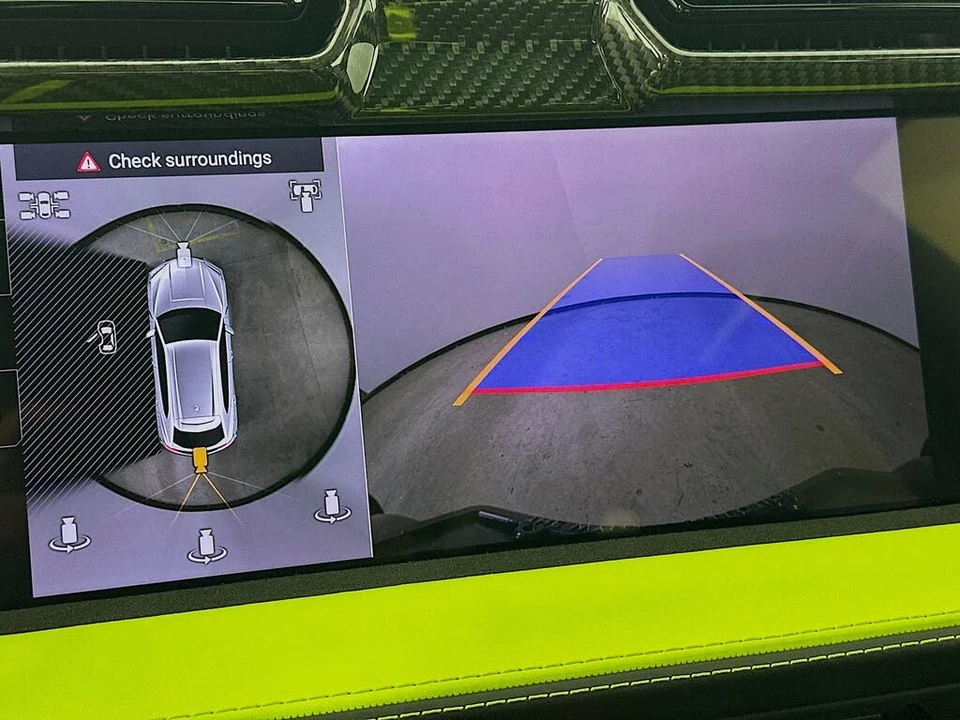 2025 Lamborghini Urus SE - Image 26 of 31