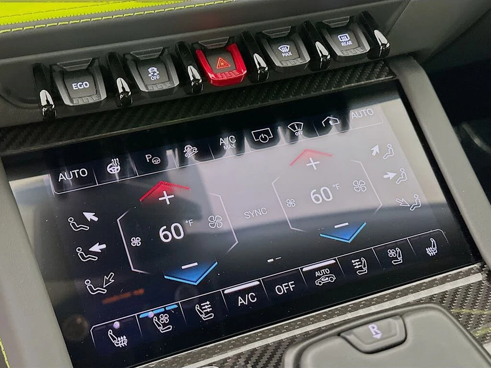2025 Lamborghini Urus SE - Image 28 of 31