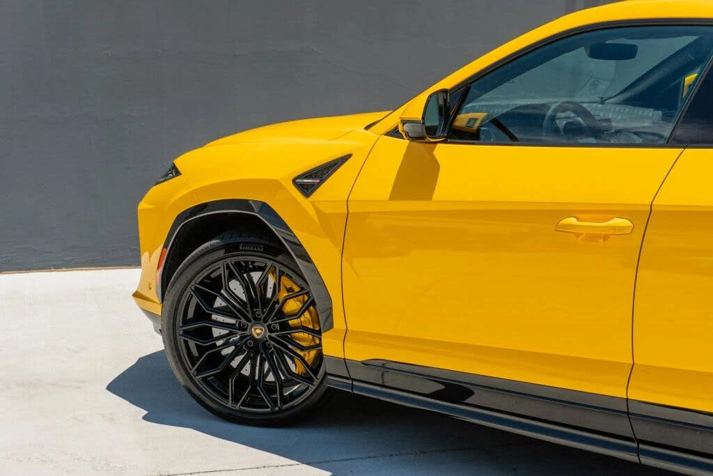 2025 Lamborghini Urus SE - Image 19 of 31