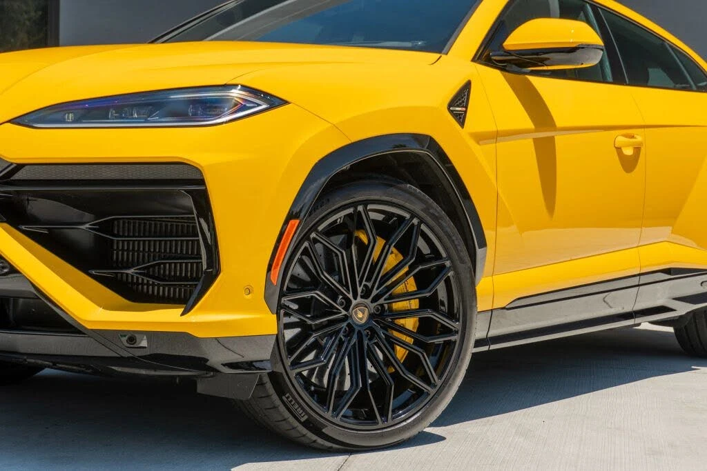 2025 Lamborghini Urus SE - Image 27 of 31