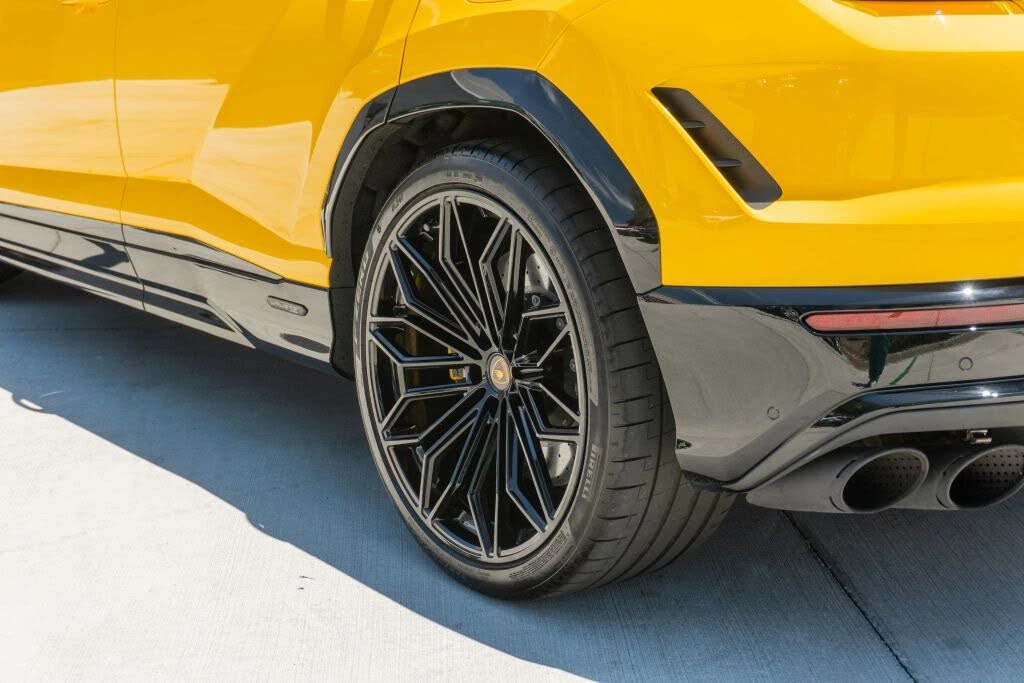 2025 Lamborghini Urus SE - Image 18 of 31