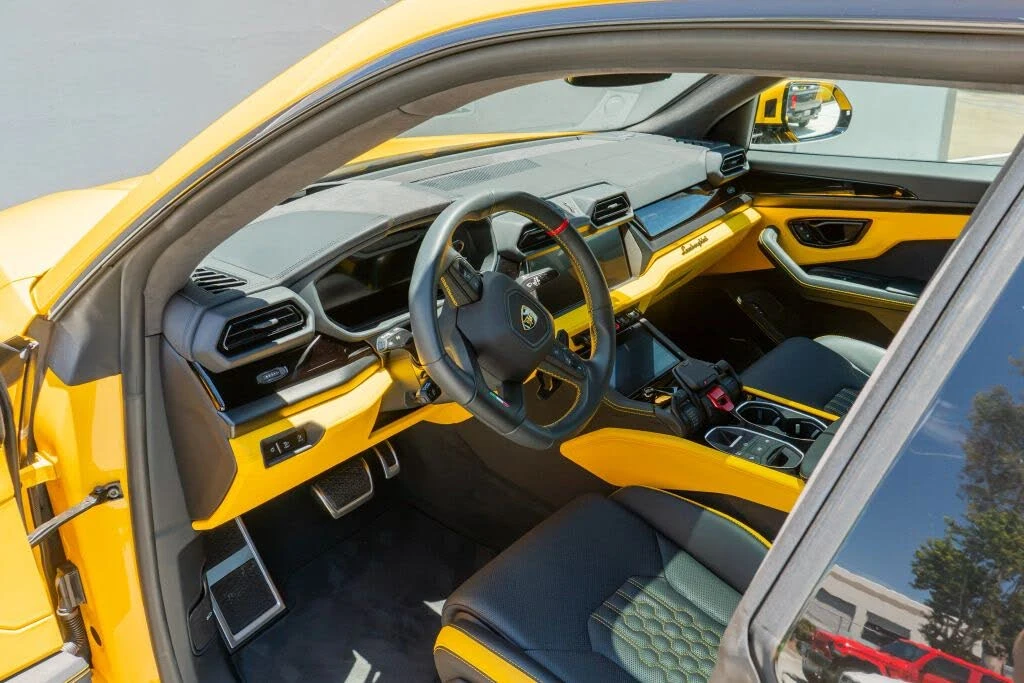2025 Lamborghini Urus SE - Image 10 of 31