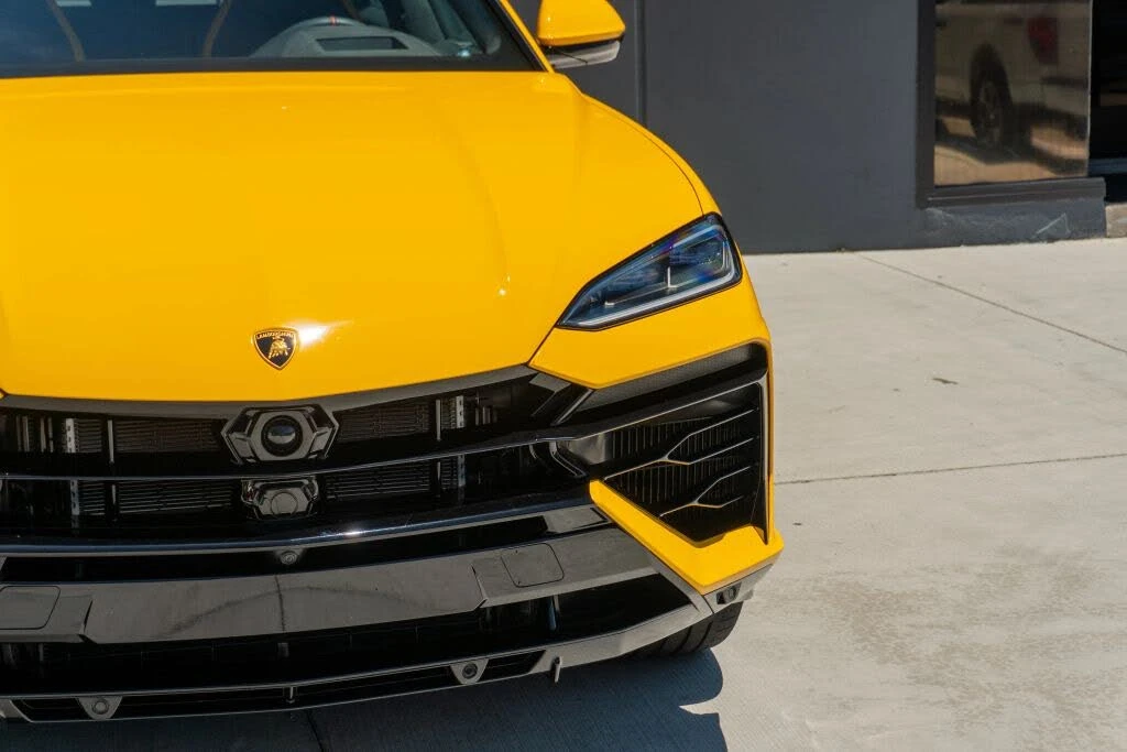 2025 Lamborghini Urus SE - Image 29 of 31