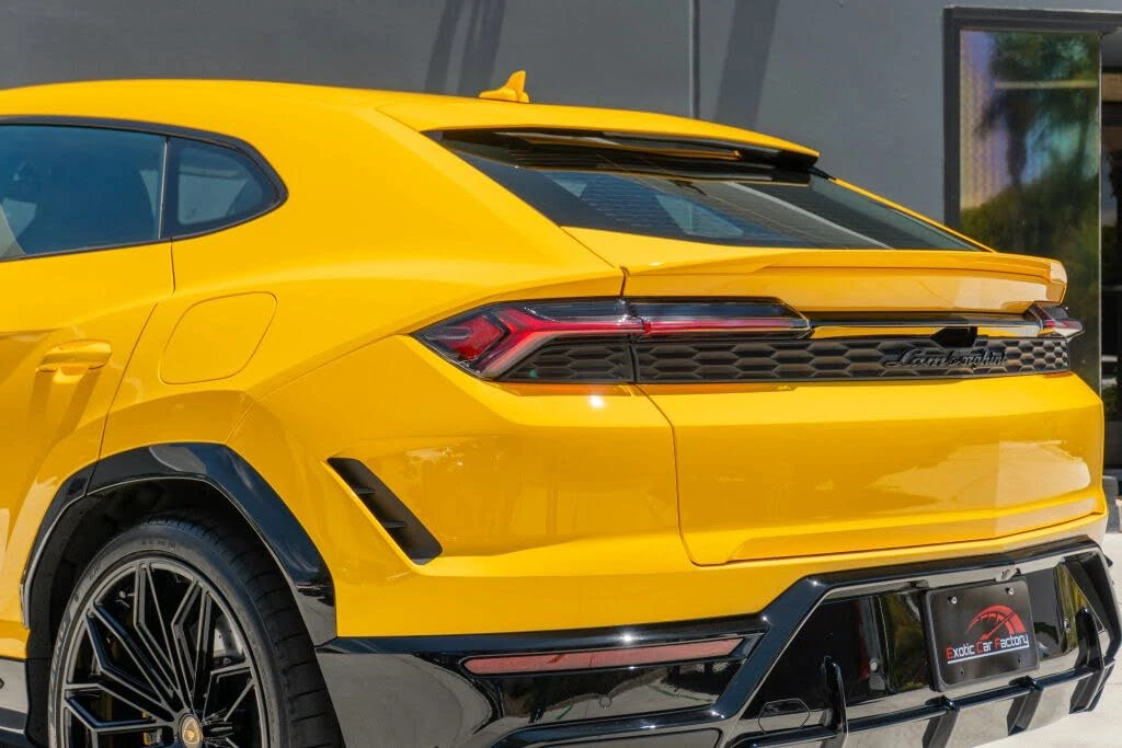 2025 Lamborghini Urus SE - Image 17 of 31