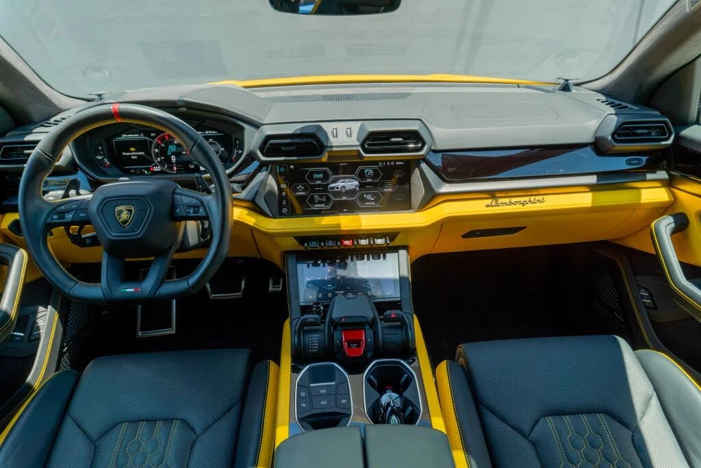 2025 Lamborghini Urus SE - Image 15 of 31