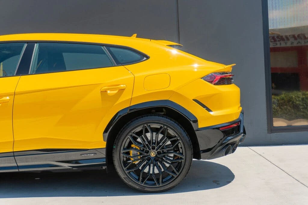 2025 Lamborghini Urus SE - Image 23 of 31