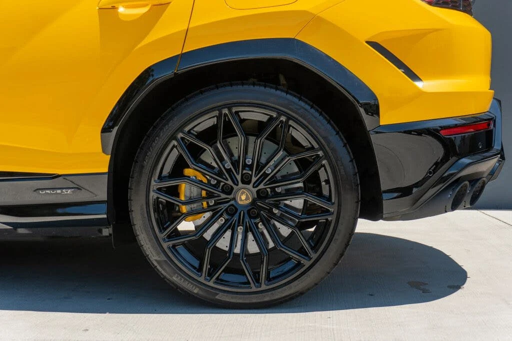 2025 Lamborghini Urus SE - Image 24 of 31
