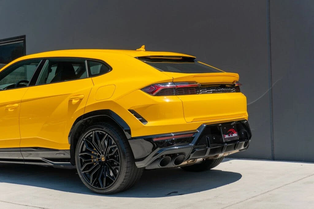 2025 Lamborghini Urus SE - Image 25 of 31
