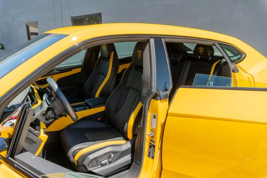 2025 Lamborghini Urus SE - Image 11 of 31